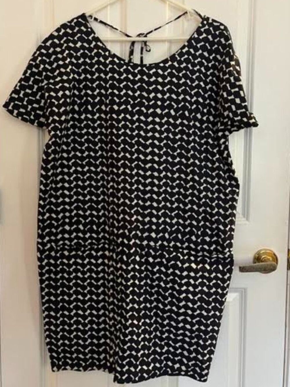 Black and white cotton loose dress with pockets, size 6